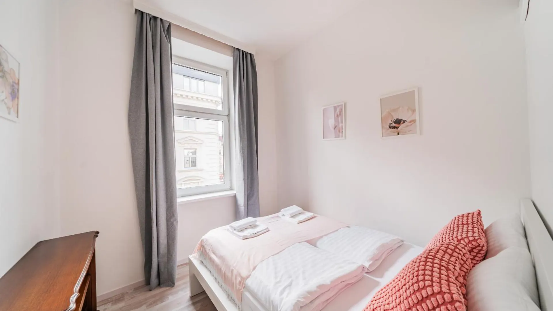 Big Apartment For 10 People Vienna Austria